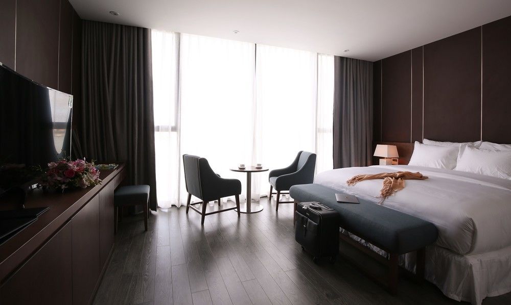 Hotel Avora 3*