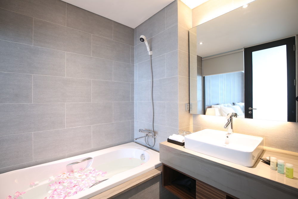 Hotel Avora 3*
